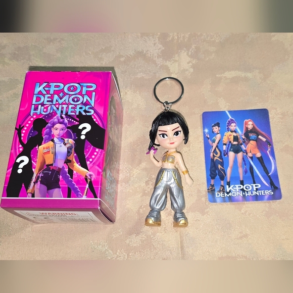 #05 Trendy KPOP Demon Hunters Figurine Keychain - Picture 8 of 10